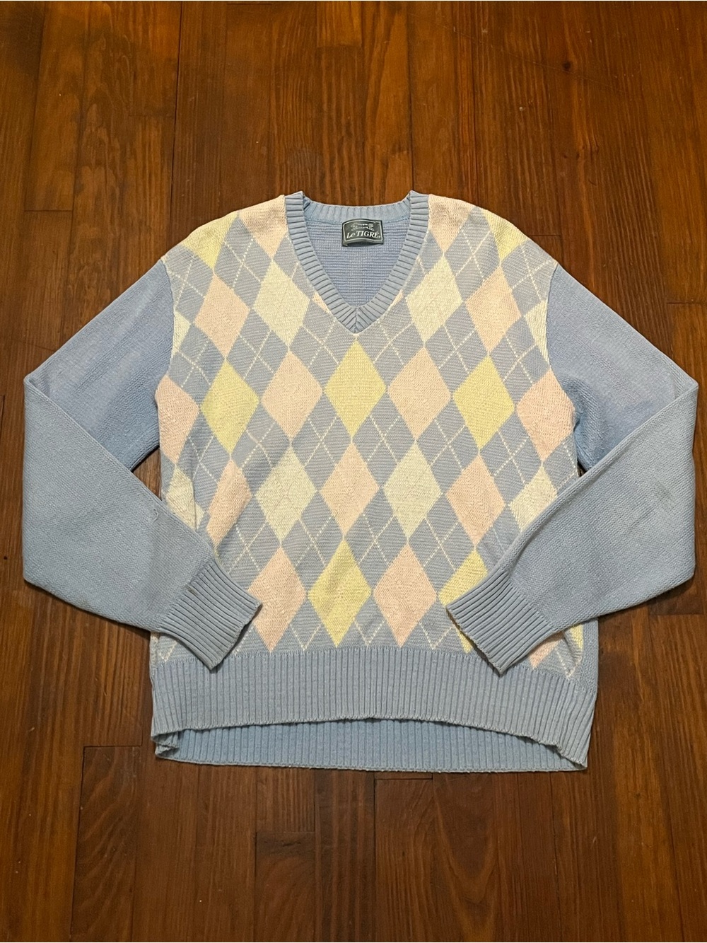 Le Tigre Vintage Women’s Pastel Argyle V-Neck Sweater in Light Blue Large